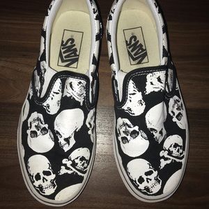 Skull slip on vans
